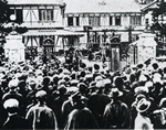 衆議院門前に集まる群集　大正2年2月5日 『目で見る議会政治百年史』所収