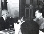 Meeting between ISHIBASHI Tanzan and ZHOU Enlai (Collection of the Ishibashi Tanzan Memorial Foundation)