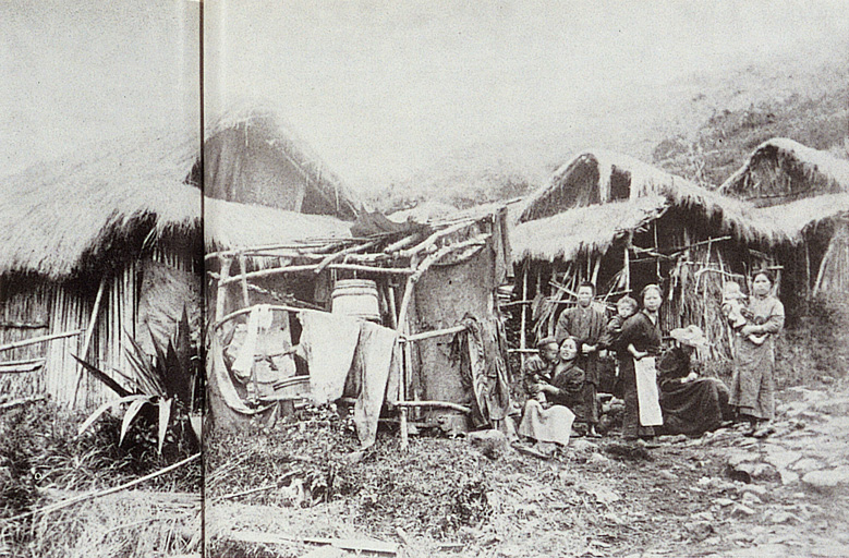Image “Huts covered with dried millet stalks in which Japanese emigrants dwelled in the early stages of the officially contracted emigration”