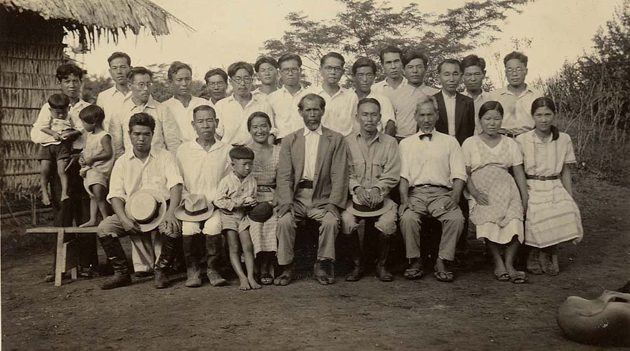 Imagem «Hisae Sakiyama e os colonos em Maués»