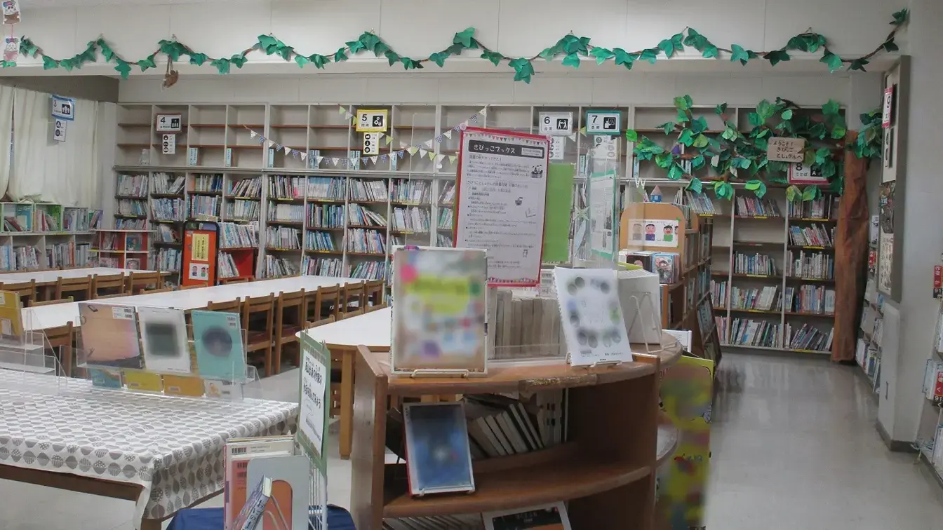吉備小学校図書館の全景