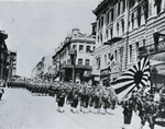Japanese Naval Brigade (landing force) marching through Vladivostok, August 16, 1918 (Taisho 7) From (Zusetsu Showa no Rekishi. Vol.2)