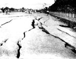 Earthquake fissures in the Uchibori (Inner Moat) Hibiya Umitate (Landfill) Road in Tokyo (also known as the  "Marunouchi Victory Road"), circa 1923 (Collection of the National Science Museum)