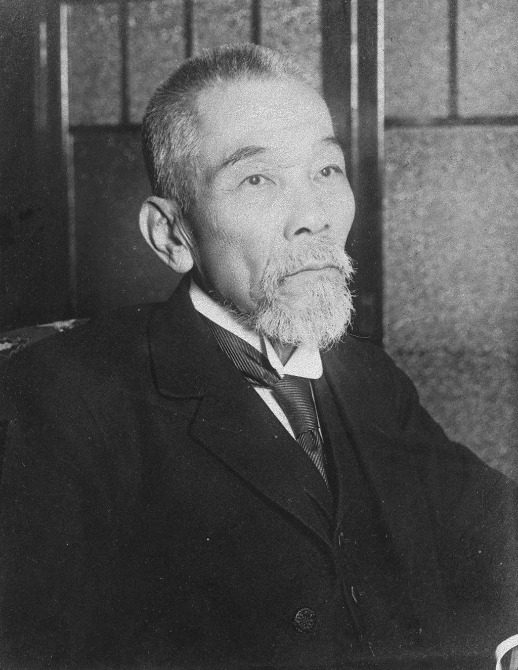 Portrait of INUKAI Tsuyoshi2