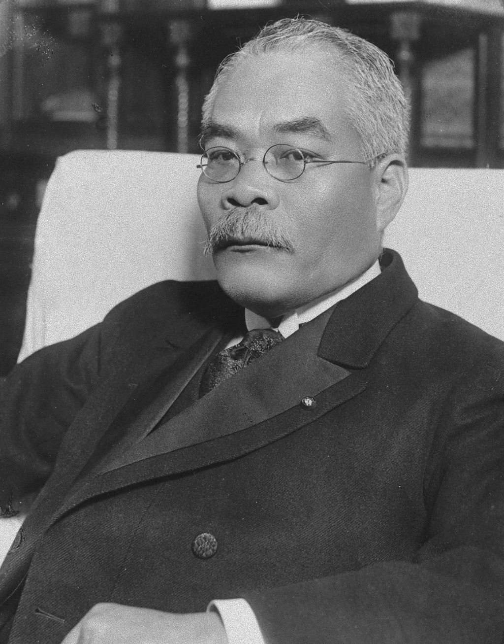 Portrait of HAMAGUCHI Osachi2