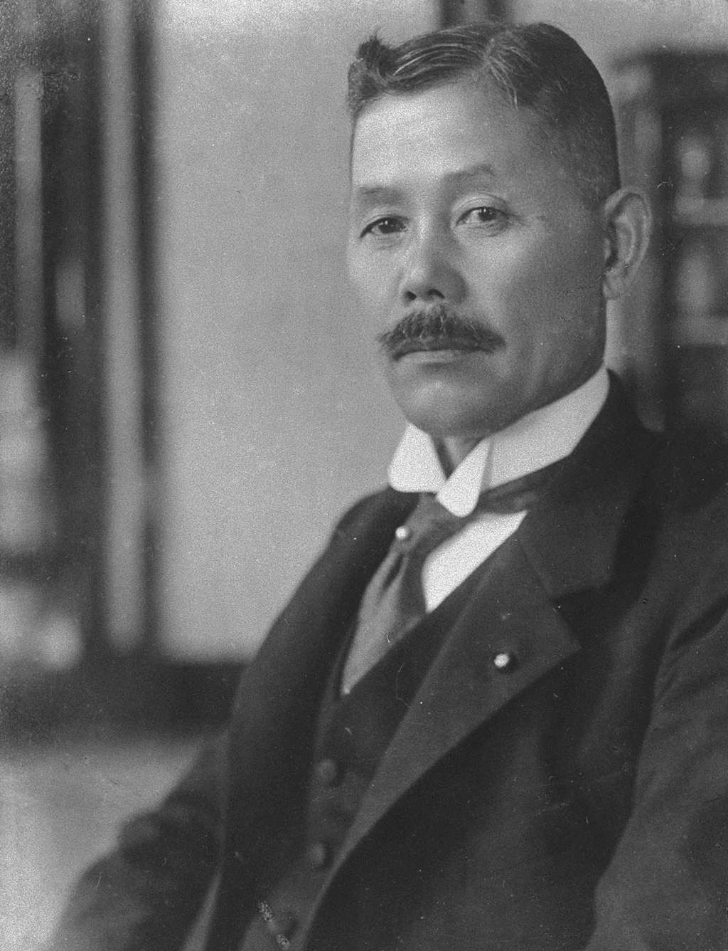 Portrait of WAKATSUKI Reijiro2